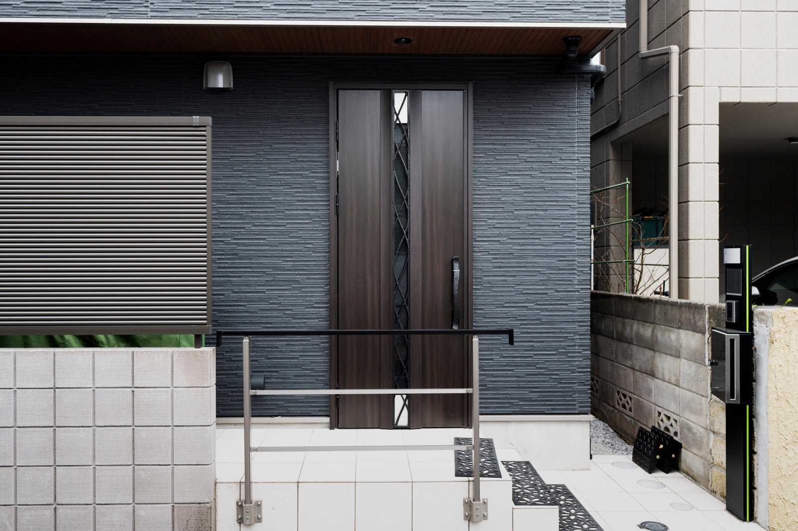 Which Doors Look Best with Black Handles?