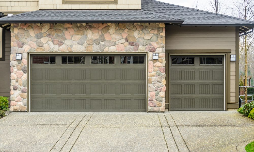 Canyon Lake Gated Community Garage Door Rules and How Repairs Fit In