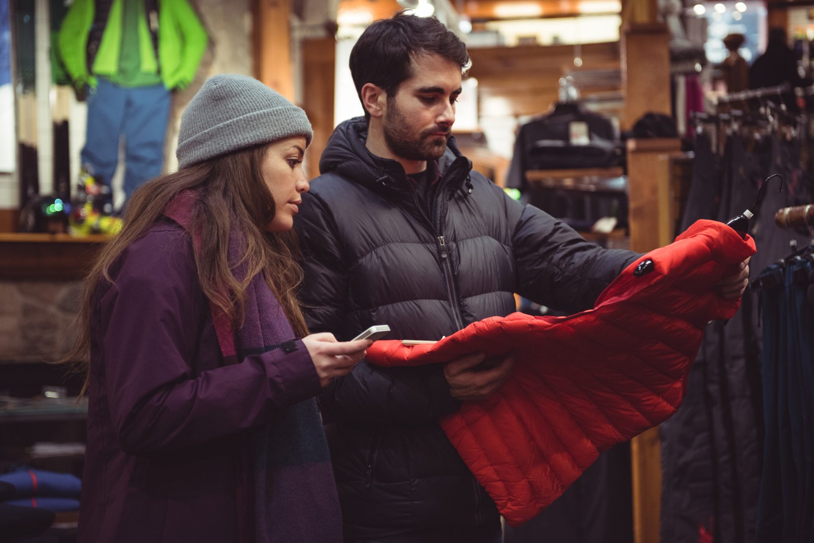 Why Do Businesses Rely on Wholesale Apparel USA Suppliers for Long-Term Partnerships?